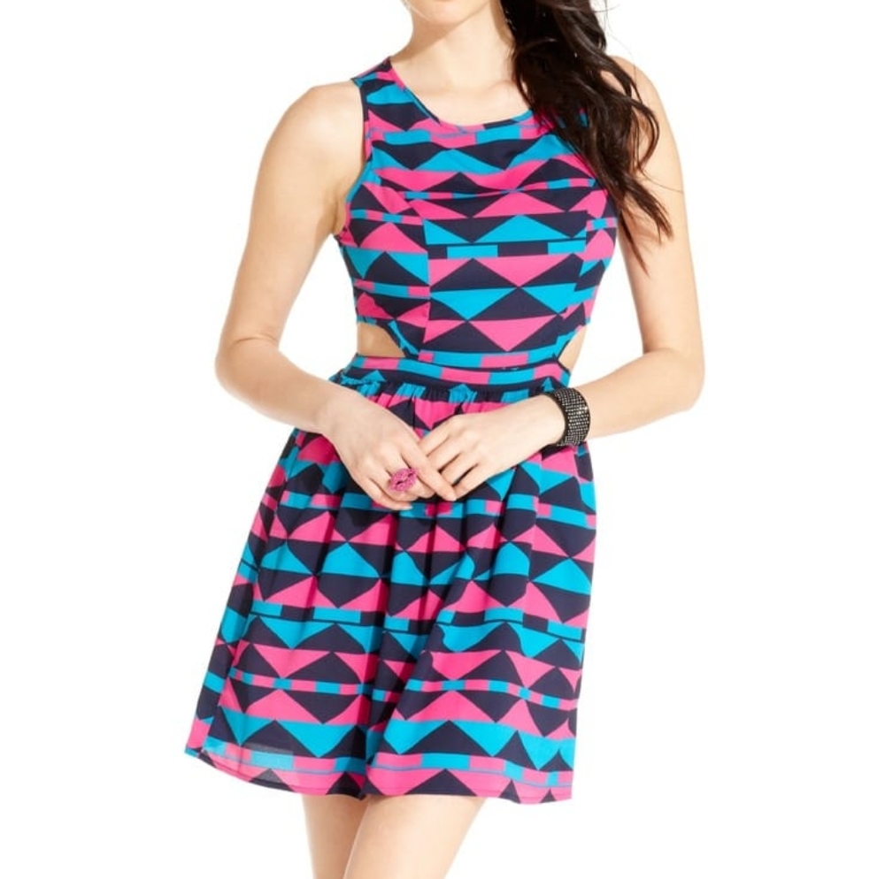 Geometric Side cutout Mini Dress - M